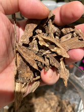 Load image into Gallery viewer, Indonesia Kalimantan Agarwood 100% Wild - 30g