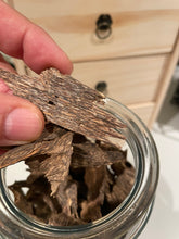 Load image into Gallery viewer, Indonesia Kalimantan Agarwood 100% Wild - 30g
