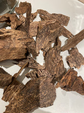 Load image into Gallery viewer, Indonesia Kalimantan Agarwood 100% Wild - 30g
